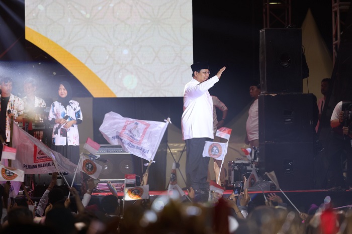 Menteri Pertahanan (Menhan) Prabowo Subianto menghadiri acara milad Ponpes Ora Aji asuhan Gus Miftah di Kalasan. (Dok. Tim Media Prabowo Subianto) 
