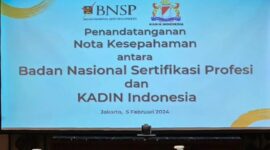 Foto : Kadin Indonesia dan BNSP jalin kerja sama melalui penandatanganan Nota Kesepahaman tentang Sinergitas Sertifikasi Kompetensi Kerja Nasional di Menara Kadin Indonesia, Jakarta, (5/2/24). (Doc.BNSP)