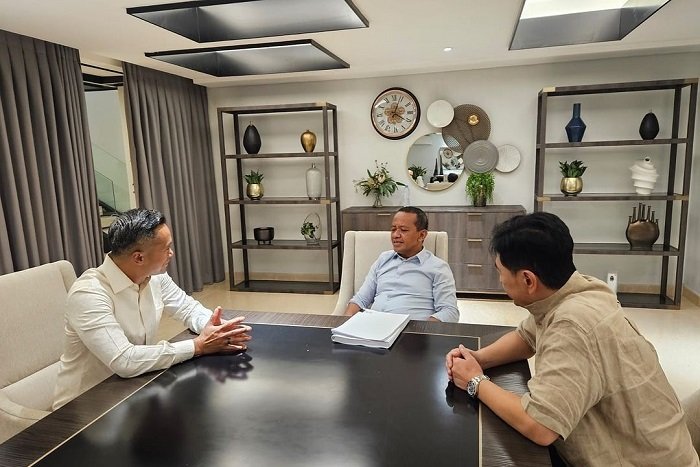 Menteri ESDM Bahlil Lahadalia mempertemukan Ketua Umum Kadin Indonesia 2021-2026 Arsjad Rasjid, dan Ketua Umum Kadin hasil Munaslub 2024 Anindya Bakrie. (Instagram.com @bahlillahadalia)

