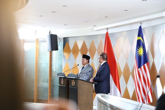 Presiden RI Prabowo Subianto melakukan pertemuan bilateral bersama dengan Perdana Menteri Malaysia Anwar Ibrahim di Kuala Lumpur. (Dok. Tim Media Prabwo)