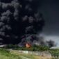 Kebakaran Pabrik Karet di Kawasan Industri Lubuk Begalung. (Tangkapan Layar Tiktok.com @hdr.p0)