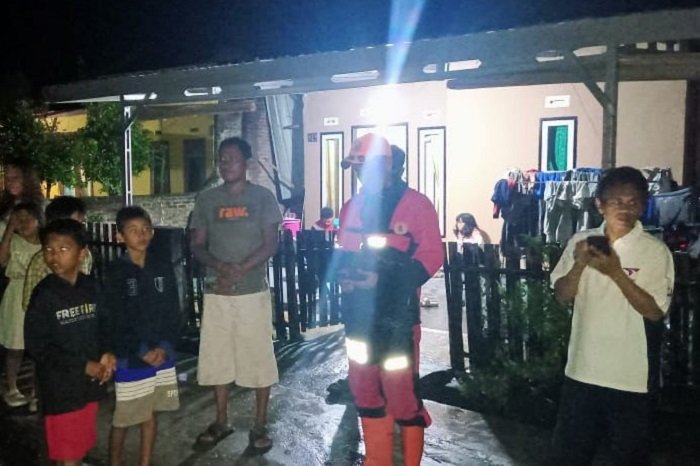 Sejumlah rumah warga mengalami kerusakan pada bagian dinding dan atap rumah setelah gempa bermagnitudo 6.3 mengguncang wilayah Kabupaten Seluma, Bengkulu. (Dok. BPBD Kota Bengkulu)