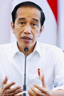 Secarik Ijazah Menjadi Medan Politik yang Absurd di Di Tengah Pusaran Hoaks dan Gugatan Hukum,