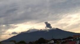 Gunung Marapi yang berada di wilayah Kabupaten Agam dan Kabupaten Tanah Datar, kembali menunjukkan aktivitas vulkanik. (Dok. Esdm.go.id)