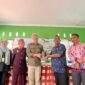 Sebanyak 1.000 bibit pohon buah seperti durian dan matoa dibagikan ke rumah-rumah warga untuk ditanam. (Dok. PT Pertamina Hulu Rokan)