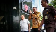 Maman Abdurrahman meninggalkan gedung KPK usai serahkan dokumen klarifikasi surat kunjungan istri. (Instagram.com@maman.abdurrahman.st)
